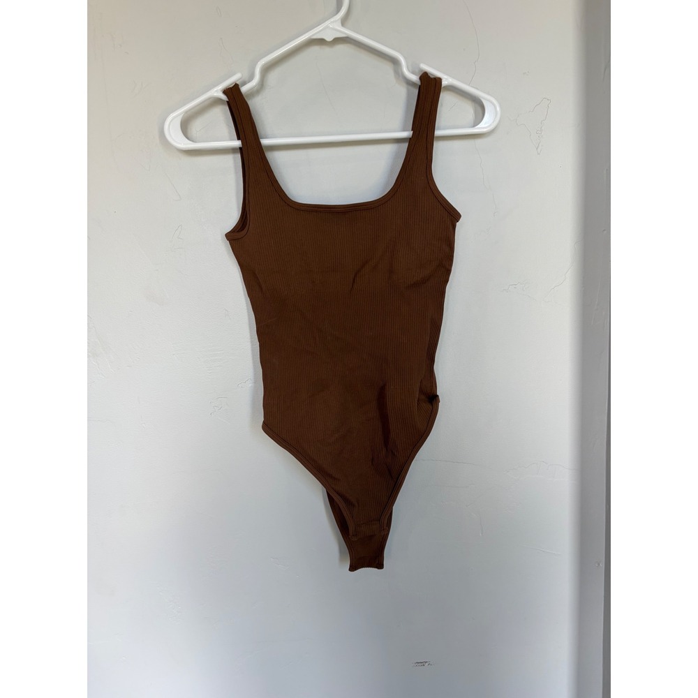 OQQ Womens Ribbed Square Neck Bodysuit Brown Sleeveless Thong Back Small